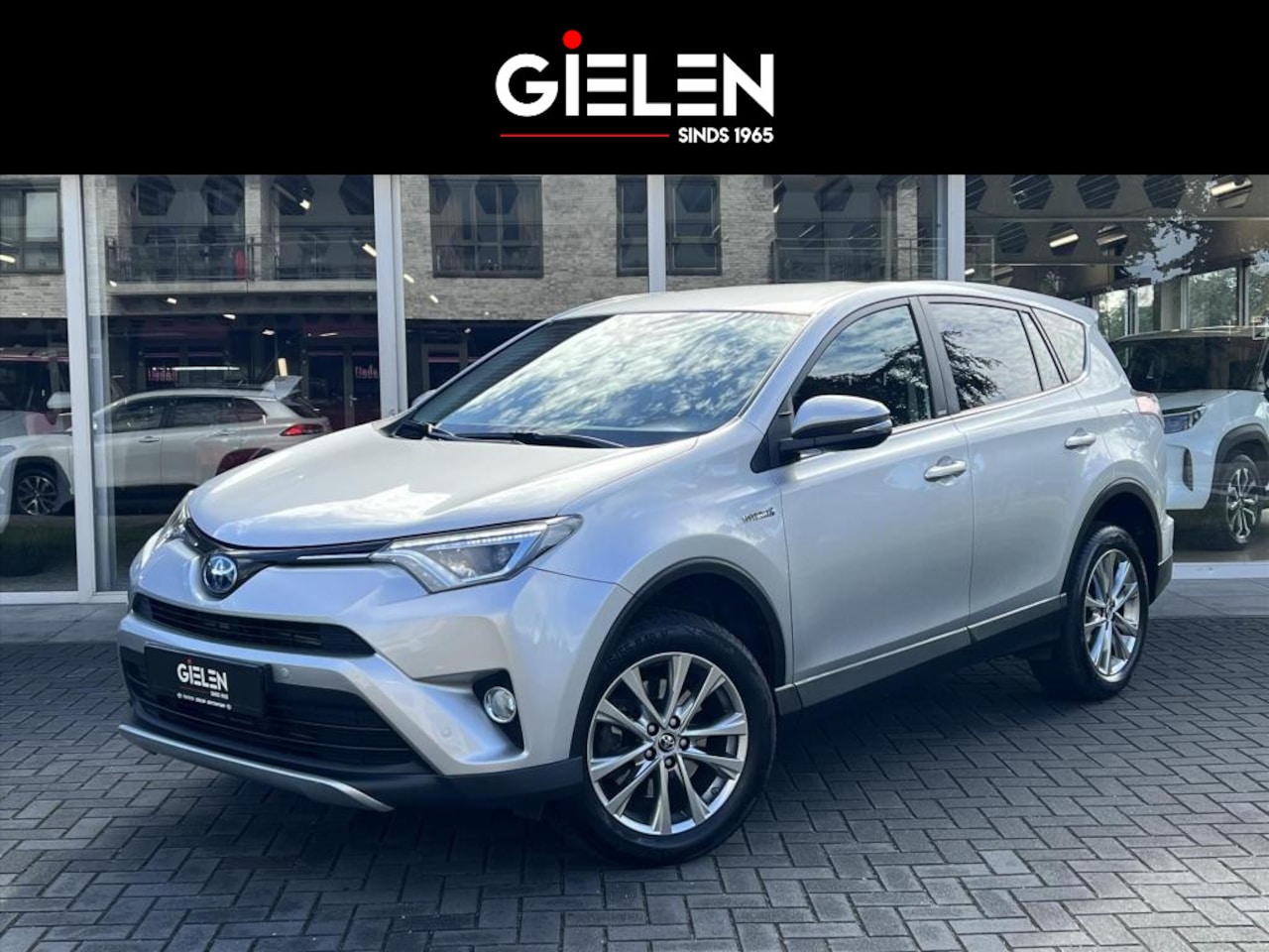 Toyota RAV4 - 2.5 Hybrid Dynamic Plus | 18 inch, Parkeersensoren, Keyless, Adaptive cruise control, Park - AutoWereld.nl