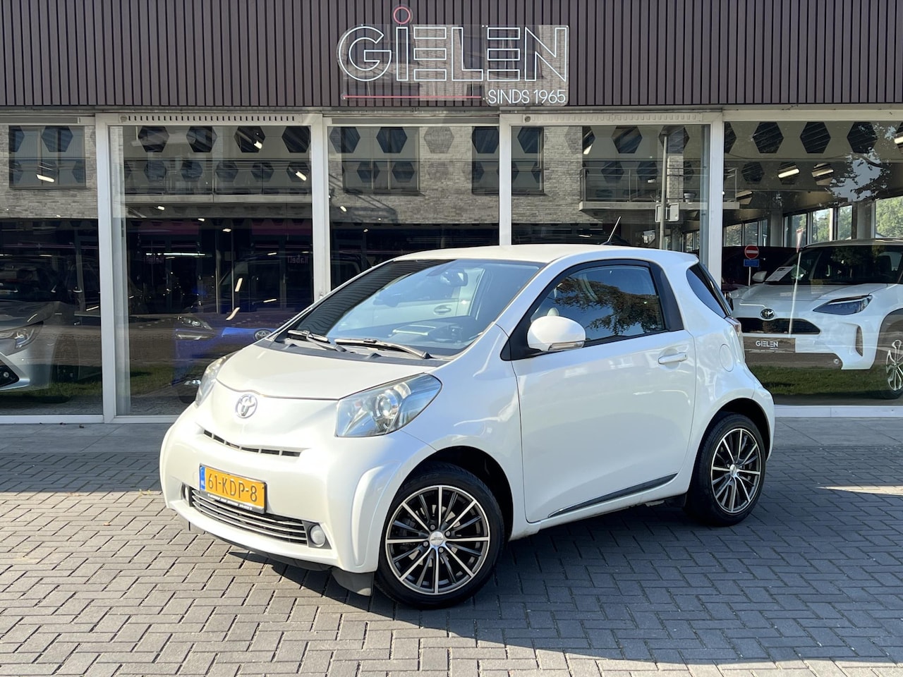 Toyota iQ - 1.0 VVTi Aspiration Plus | Stoelverwarming, Half leer, Parkeersensoren, Climate control, L - AutoWereld.nl