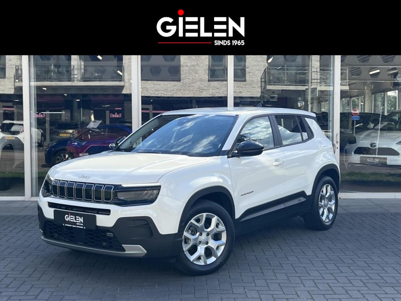 Jeep Avenger - 1.2T 100pk Altitude | JBL, Dodehoekherkenning, Keyless, Startknop, Parkeersensoren, Camera - AutoWereld.nl