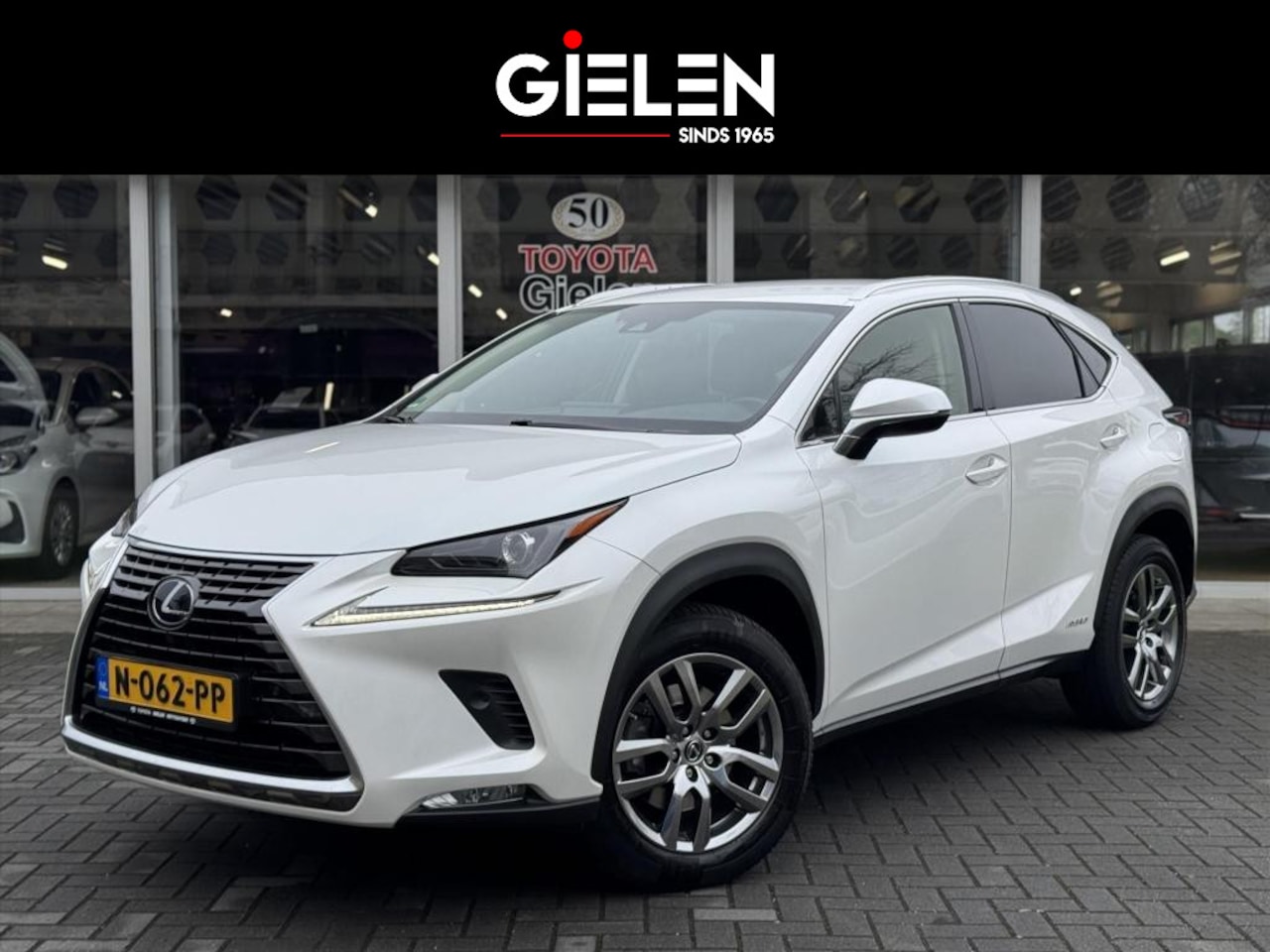 Lexus NX - 300h AWD Luxury Line | Groot Scherm, Adaptive cruise control, Leer, Stoelverwarming, Parke - AutoWereld.nl