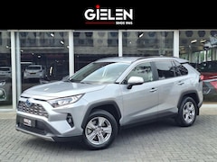 Toyota RAV4 - Hybrid 220 AWD Dynamic | Stoelverwarming, Groot scherm, Parkeersensoren, Licht + Regensens