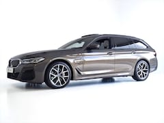 BMW 5-serie Touring - 530e Business Edition Plus M-Sport 290pk Automaat Alvitgrau LASER LIGHT LEDER PANO SFEERVE