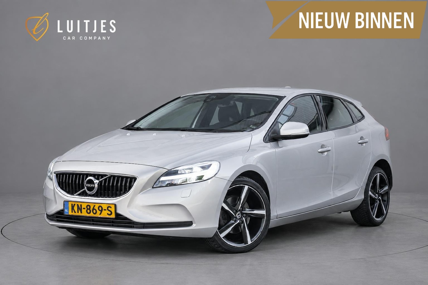 Volvo V40 - 2.0 T2 Nordic+ Org.NL|1e-eig.|Trekhaak|Dealer-onderhouden - AutoWereld.nl