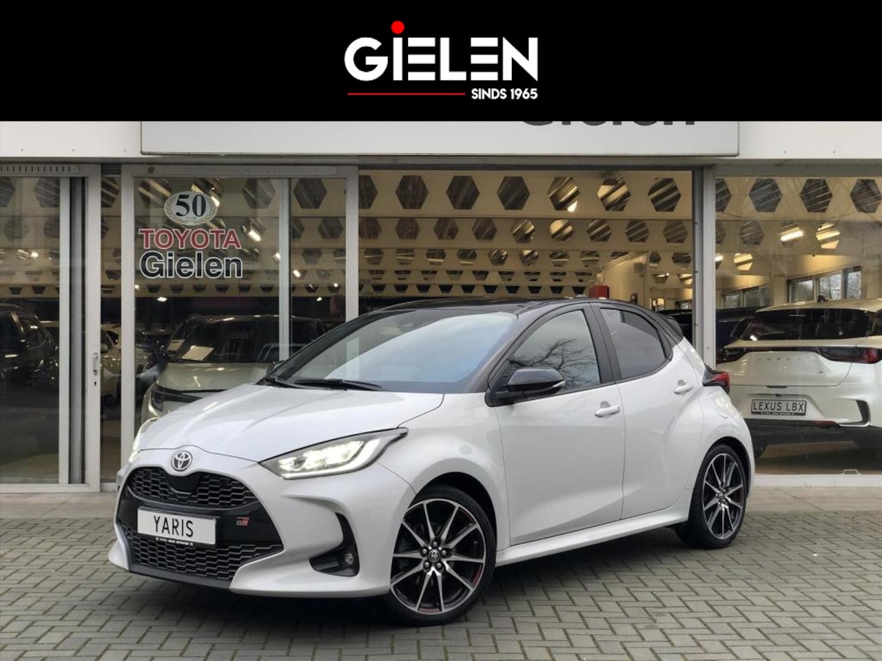 Toyota Yaris - 1.5 Hybrid GR Sport | JBL, Dodehoekherkenning, Stoelverwarming, Smart connect, Dynamic Gre - AutoWereld.nl