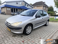 Peugeot 206 - 1.4 XR 5 deuren lage km stand NAP