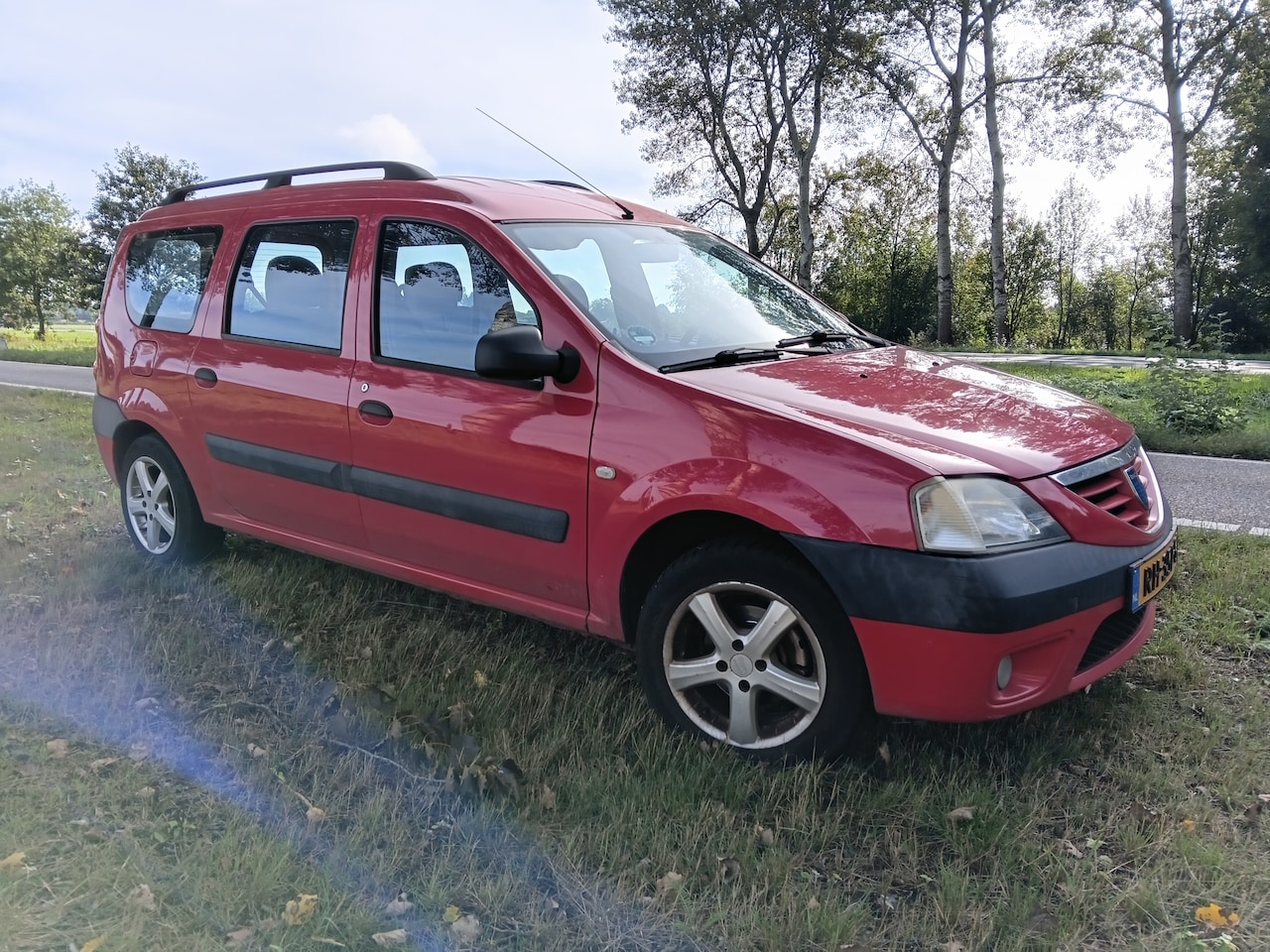 Dacia Logan MCV - 1.6 Ambiance 1e NL eigenaar, KOUDE AIRCO, veel facturen - AutoWereld.nl