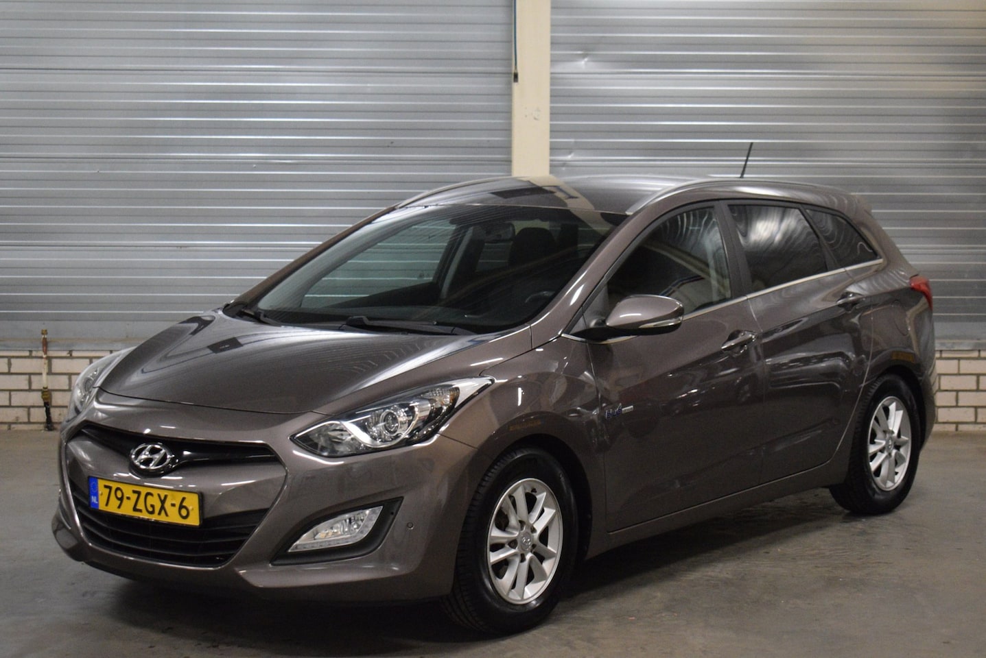 Hyundai i30 Wagon - 1.6 GDI i-Vision 1e Eigenaar + Navigatie|Bluetooth|Camera|Parkeersensoren|Trekhaak| - AutoWereld.nl