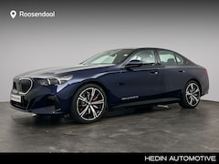 BMW 5-serie - 530e M Sport Edition | Trekhaak | Driving Assistant Plus | Harman Kardon | Panoramadak | S