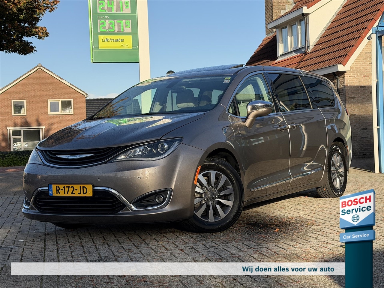 Chrysler Pacifica - 3.6 V6 Hybrid Limited / Pano / 7 Persoons / BTW Auto / Trekhaak / Stoelverwarming/koeling - AutoWereld.nl