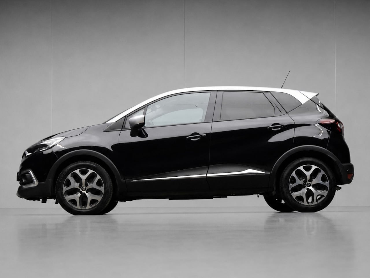 Renault Captur - 1.3 TCe Intens Sport (APPLE CARPLAY,NAVI,CAMERA,PDC,CLIMATE,CRUISE,GETINT,LED,SPORTSTOELEN - AutoWereld.nl