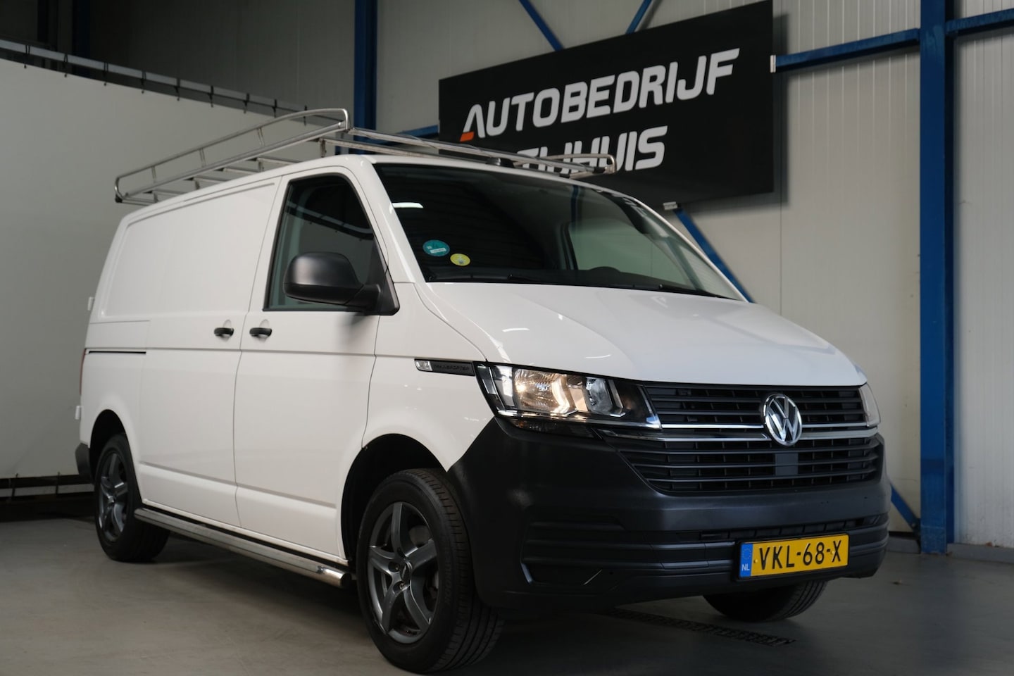 Volkswagen Transporter - 2.0 TDI L1H1 26 - N.A.P. Airco, Cruise, Imperiaal, Carplay, PDC. - AutoWereld.nl
