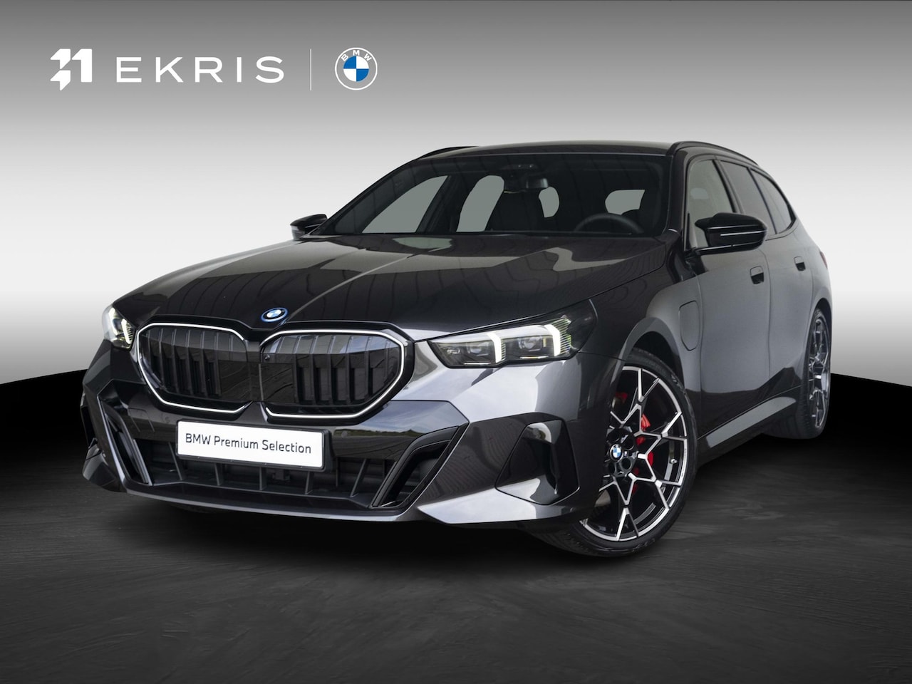 BMW 5-serie Touring - 550e xDrive | M Sportpakket Pro | Comfort Access | Driving Assistant Professional | Head U - AutoWereld.nl