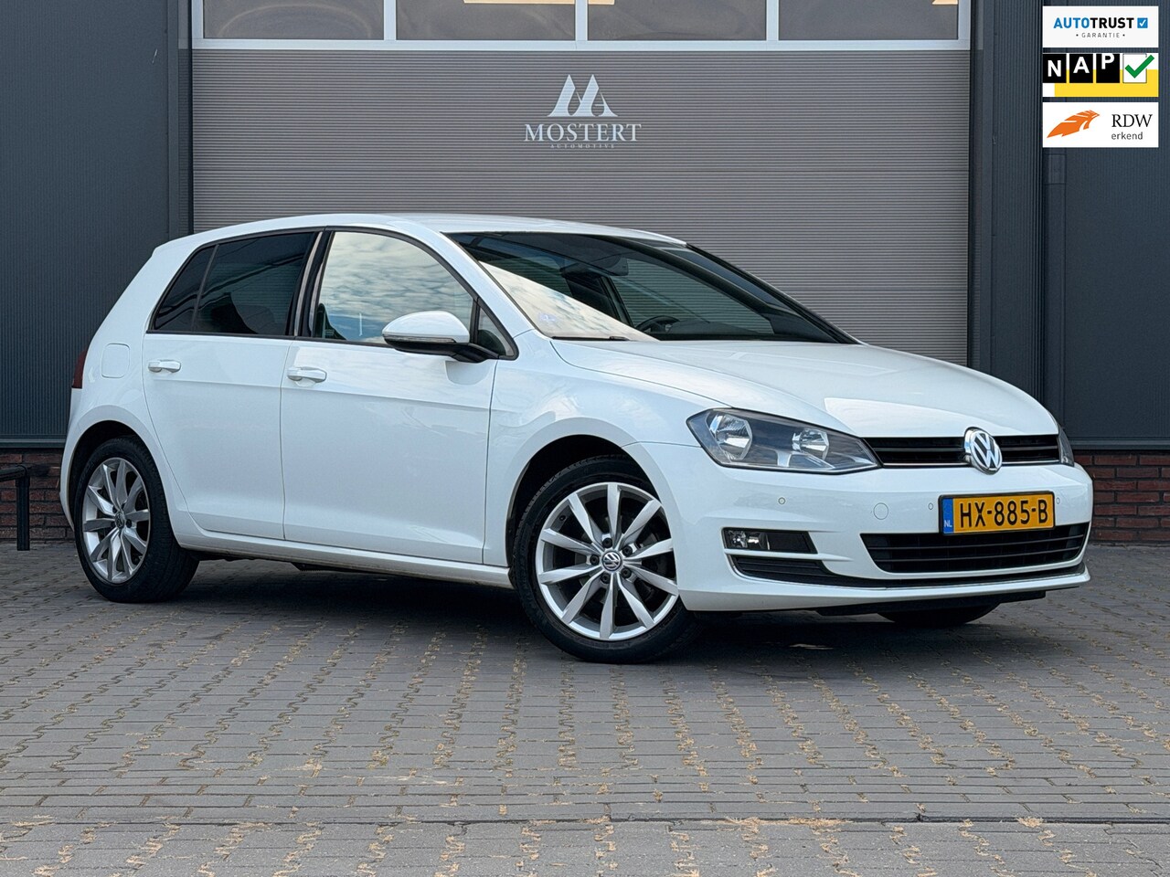 Volkswagen Golf - 1.2 TSI/110pk Business Edition Connected|2016|NAP|Camera|Stoelverw.|NAVI|Parkeer censoren| - AutoWereld.nl