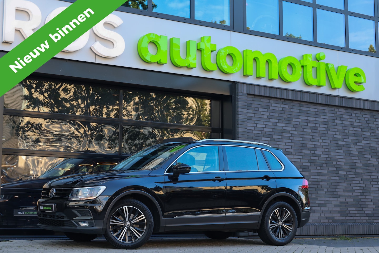 Volkswagen Tiguan - 1.4 TSI ACT Highline Business | PANO | MEMORY | 360 | ELEK TREKHAAK | KEYLESS | STOELVERW - AutoWereld.nl