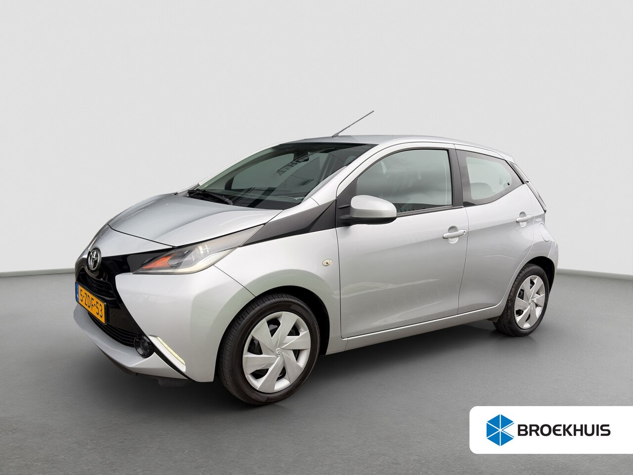 Toyota Aygo - 1.0 69pk VVT-i x-play Automaat | Airco | Achteruitrijcamera | Parkeersensoren achter | Met - AutoWereld.nl