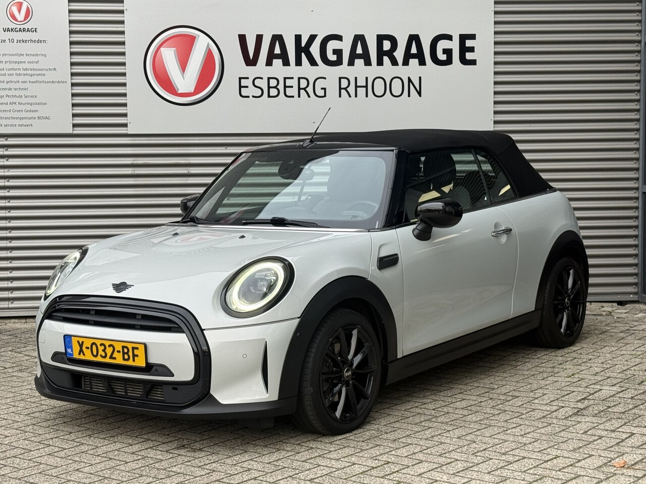 MINI Cabrio - 1.5 Cooper Business Edition NAV/CAM,HUD,STUURVERWARMING - AutoWereld.nl