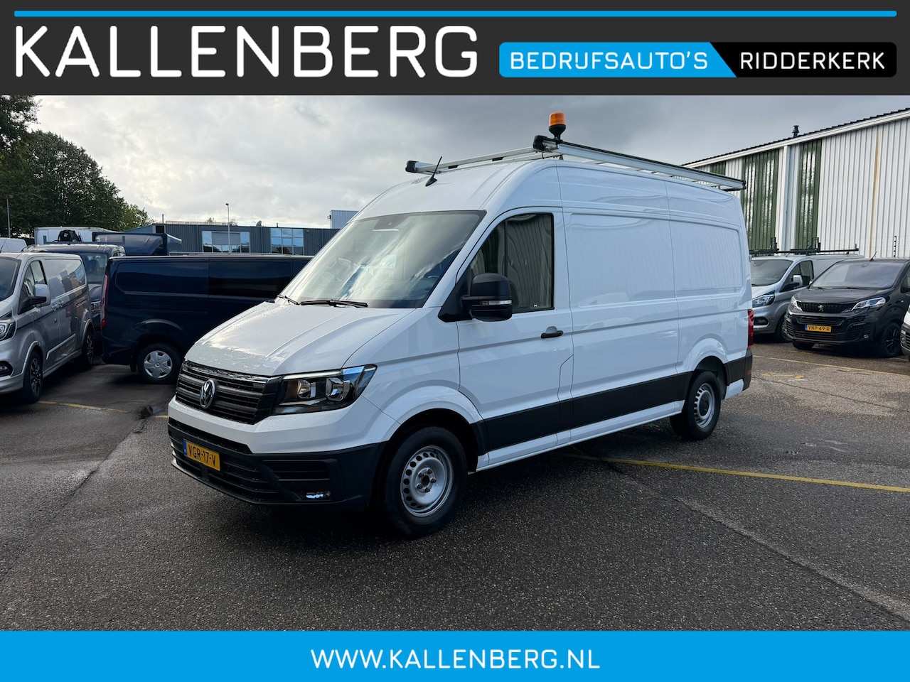 Volkswagen Crafter - 35 2.0 TDI 140PK L3H3 RWD / Trekhaak / Imperiaal / App connect / Camera / Laadruimte inric - AutoWereld.nl