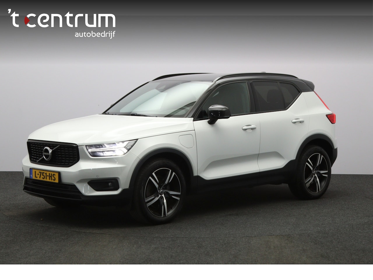 Volvo XC40 - 1.5 T5 Recharge R-Design 263 PK PHEV, Adap. Cruise Control, Camera, Stoelverwarming, - AutoWereld.nl