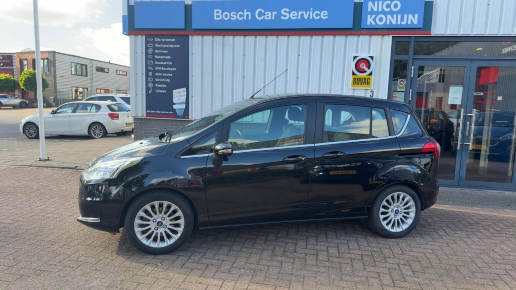 Ford B-Max - 1.0 EcoB. Titanium Navi Cruise Parkeer sensoren trekhaak - AutoWereld.nl
