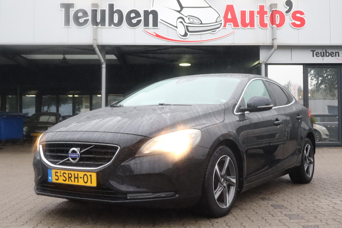 Volvo V40 - 1.6 D2 Momentum | Trekhaak | Lichtmetaal | Navigatie | - AutoWereld.nl