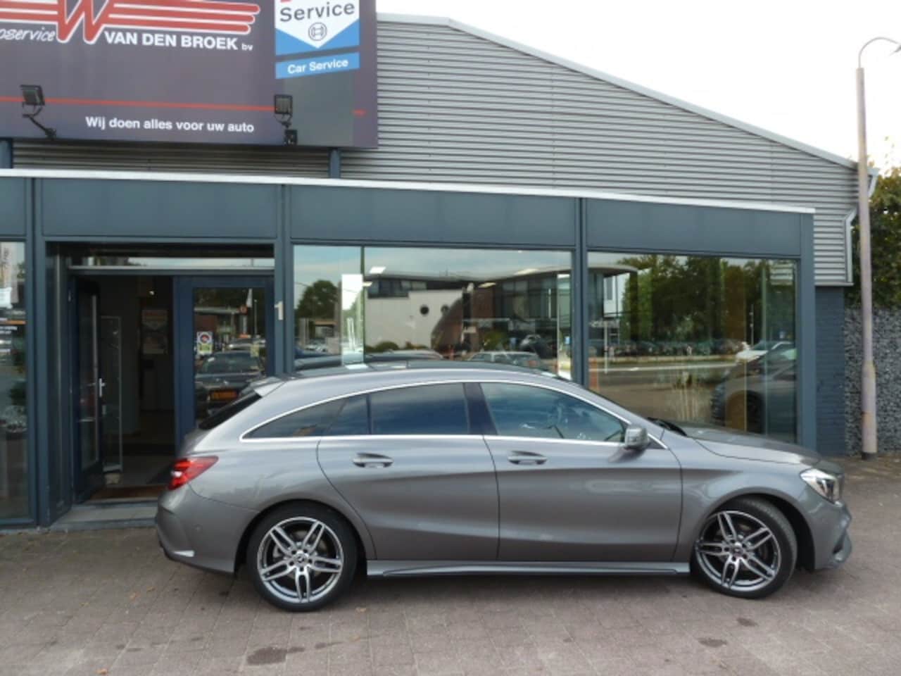 Mercedes-Benz CLA-klasse Shooting Brake - 180 122pk 7G-DCT Business Solution AMG Upgrade - AutoWereld.nl