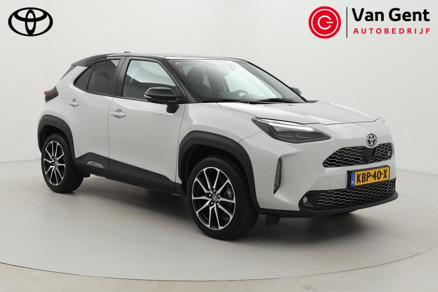 Toyota Yaris Cross - 1.5 Hybrid GR Sport | Dodehoek detectie | Apple Carplay / Android Auto | JBL | Head-up dis - AutoWereld.nl