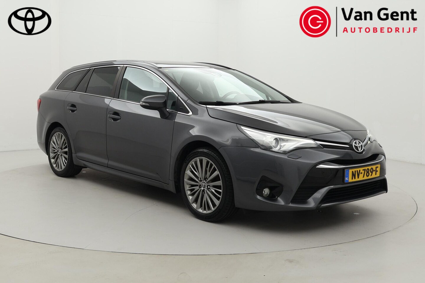 Toyota Avensis Touring Sports - 1.8 VVT-i Lease Pro | Panoramadak | Trekhaak | Navigatie | Stoelverwarming | LED | Cruise - AutoWereld.nl