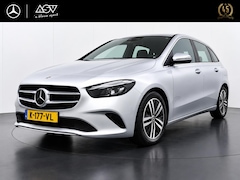 Mercedes-Benz B-klasse - 180 Business Solution Luxury | Trekhaak | Achteruitrijcamera | Stoelverwarming | Widescree