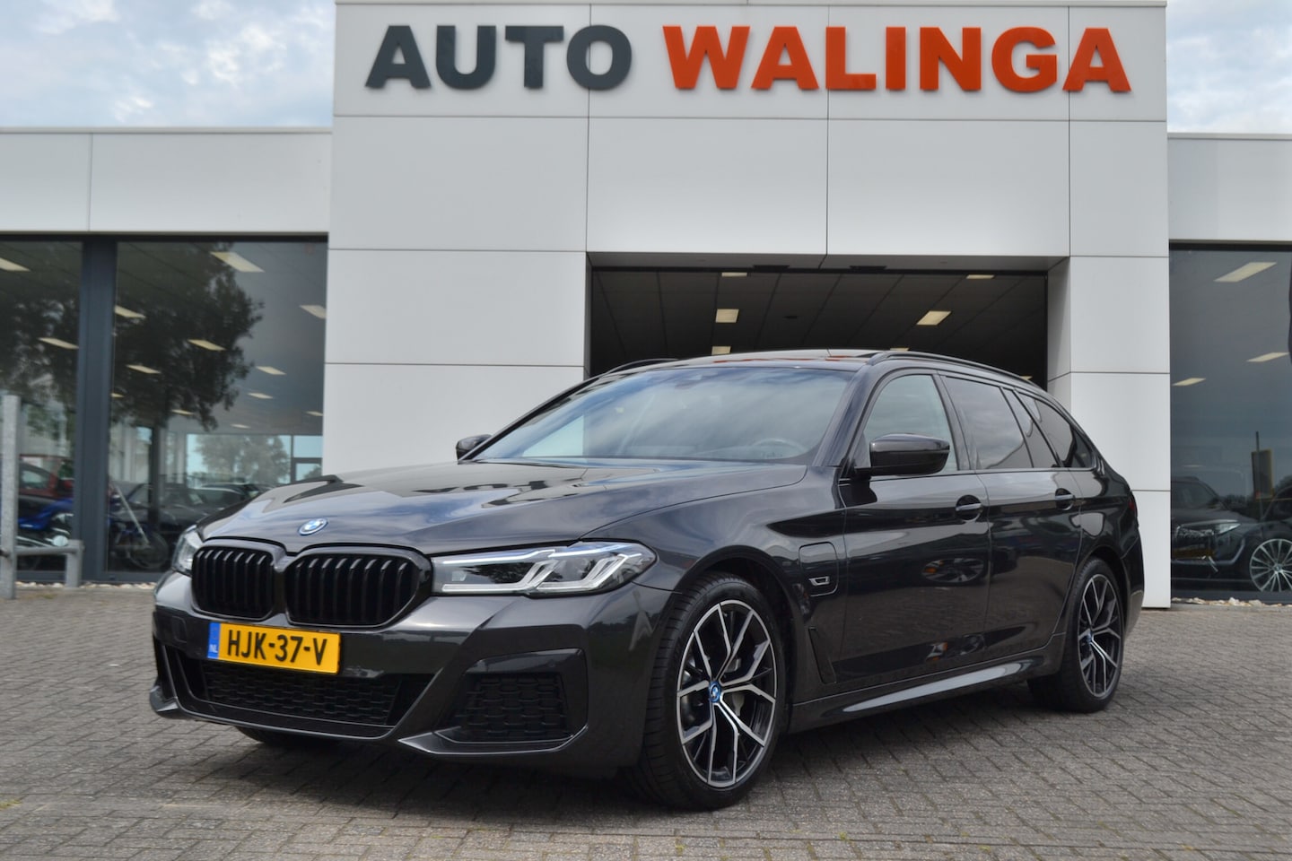 BMW 5-serie Touring - 530e M-Sport | Laser| Panoramadak |Sfeerverlichting | Trekhaak | Comfortstoelen | Carplay - AutoWereld.nl