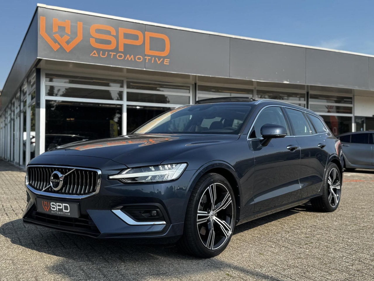 Volvo V60 - 2.0 B4 Inscription|Pano|ACC|19''|Harman&Kardon|LED - AutoWereld.nl