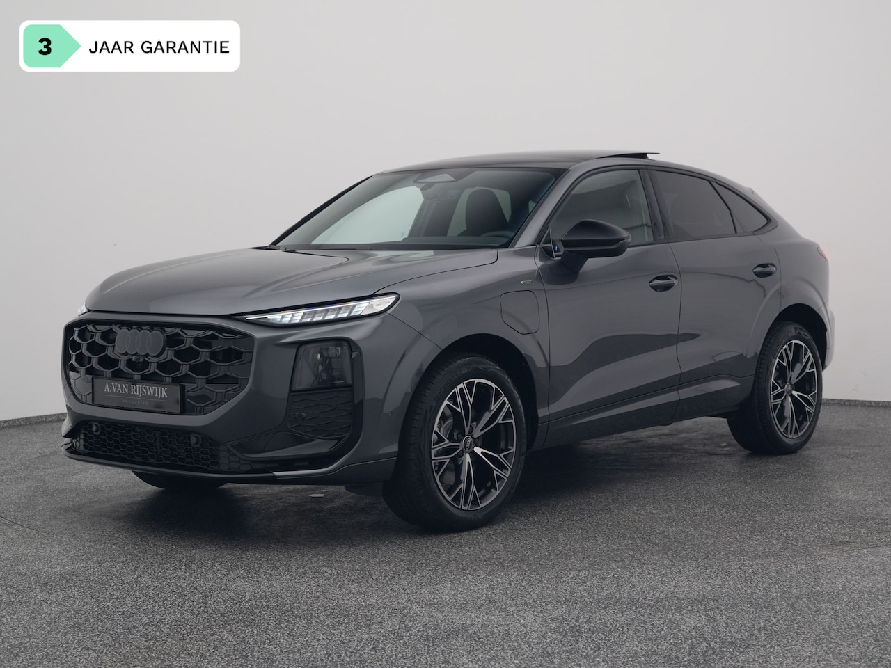 Audi Q3 Sportback - 1.5 e-hybrid S edition | 272 PK | PANO | CAMERA | ADAPTIVE | STOELVERWARMING - AutoWereld.nl