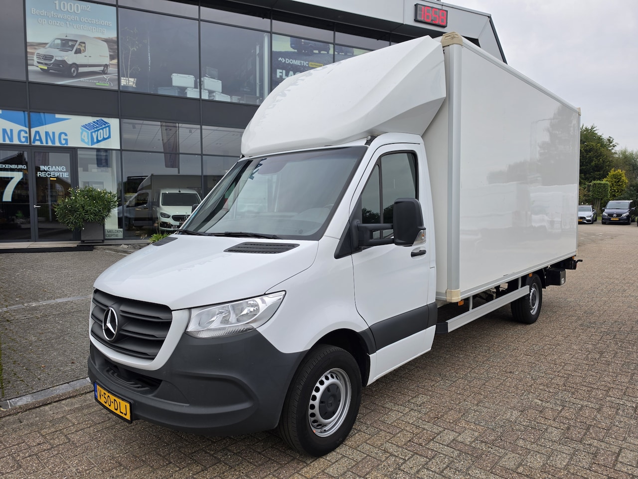 Mercedes-Benz Sprinter - 317 CDI L3 RWD Automaat Bakwagen met Laadklep - AutoWereld.nl