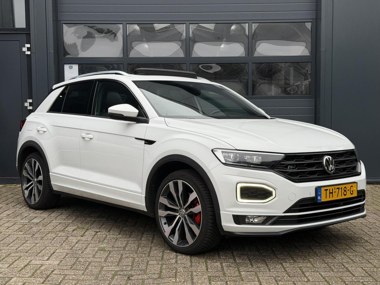 Volkswagen T-Roc - 2.0 TSI 4Motion Sport R Line | Pano | ACC - AutoWereld.nl