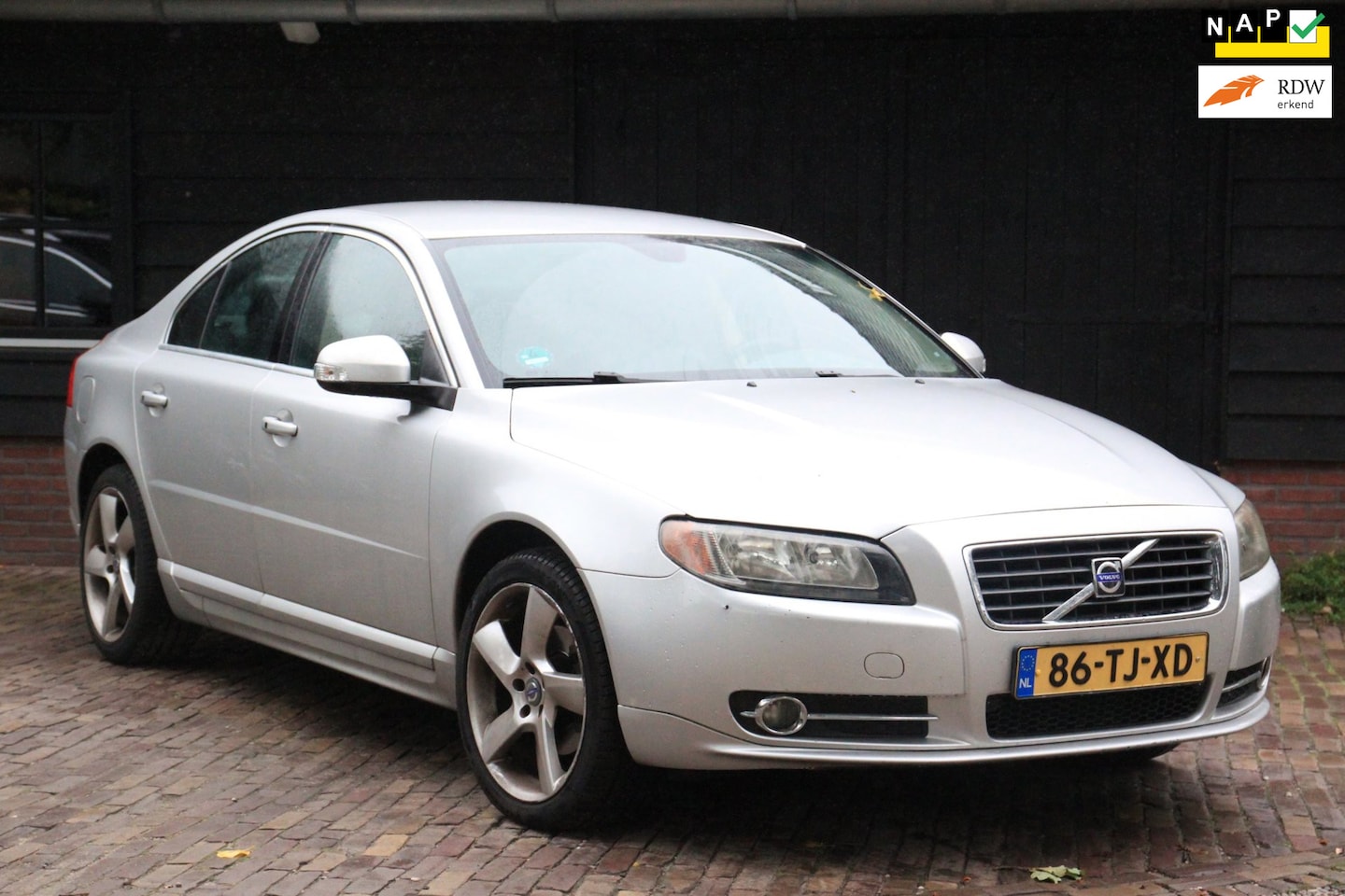 Volvo S80 - 2.5 T Momentum Leer/Parkeersensor/Trekhaak afneembaar/Apk 10-2027 - AutoWereld.nl