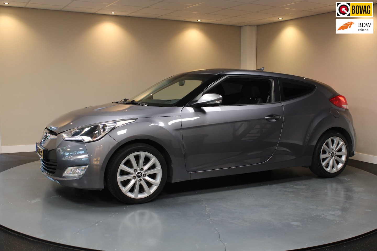 Hyundai Veloster - 1.6 GDI i-Motion *140Pk!* All-seasons|LED|17''|Airco|Elektr.Pakket|Autom.Ruitenwissers|Iso - AutoWereld.nl