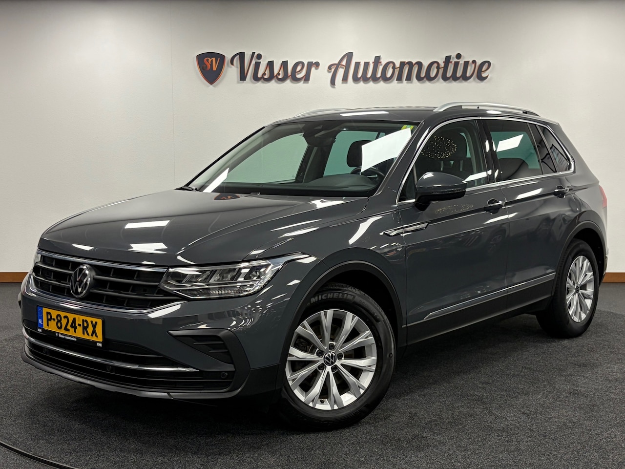 Volkswagen Tiguan - 1.5 TSI Life Business*Automaat*Stoelverwarming*Camera*PDC*Navi*Cruise-Control* - AutoWereld.nl