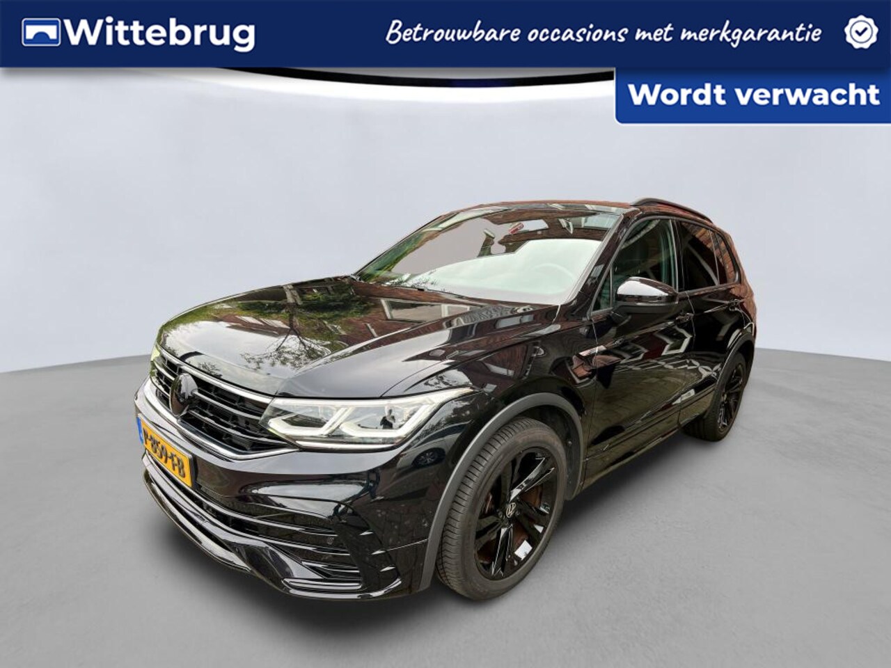Volkswagen Tiguan - 1.5 TSI 150pk R-Line Business+ DSG Automaat / Navigatie / Led matrix / LM 19 inch / Digita - AutoWereld.nl