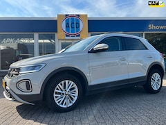 Volkswagen T-Roc - 1.0 TSI Life | Orig. NL | Nw type-model 2023 | Virtual dashboard | Carplay |