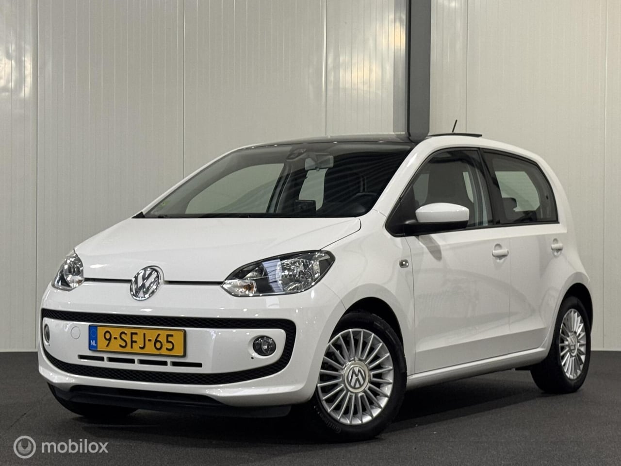 Volkswagen Up! - 1.0 high up! 5-drs [ NAP 1e eig. pano cruise ] - AutoWereld.nl