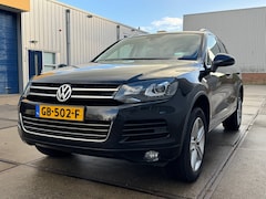Volkswagen Touareg - 3.0 TDI R-line