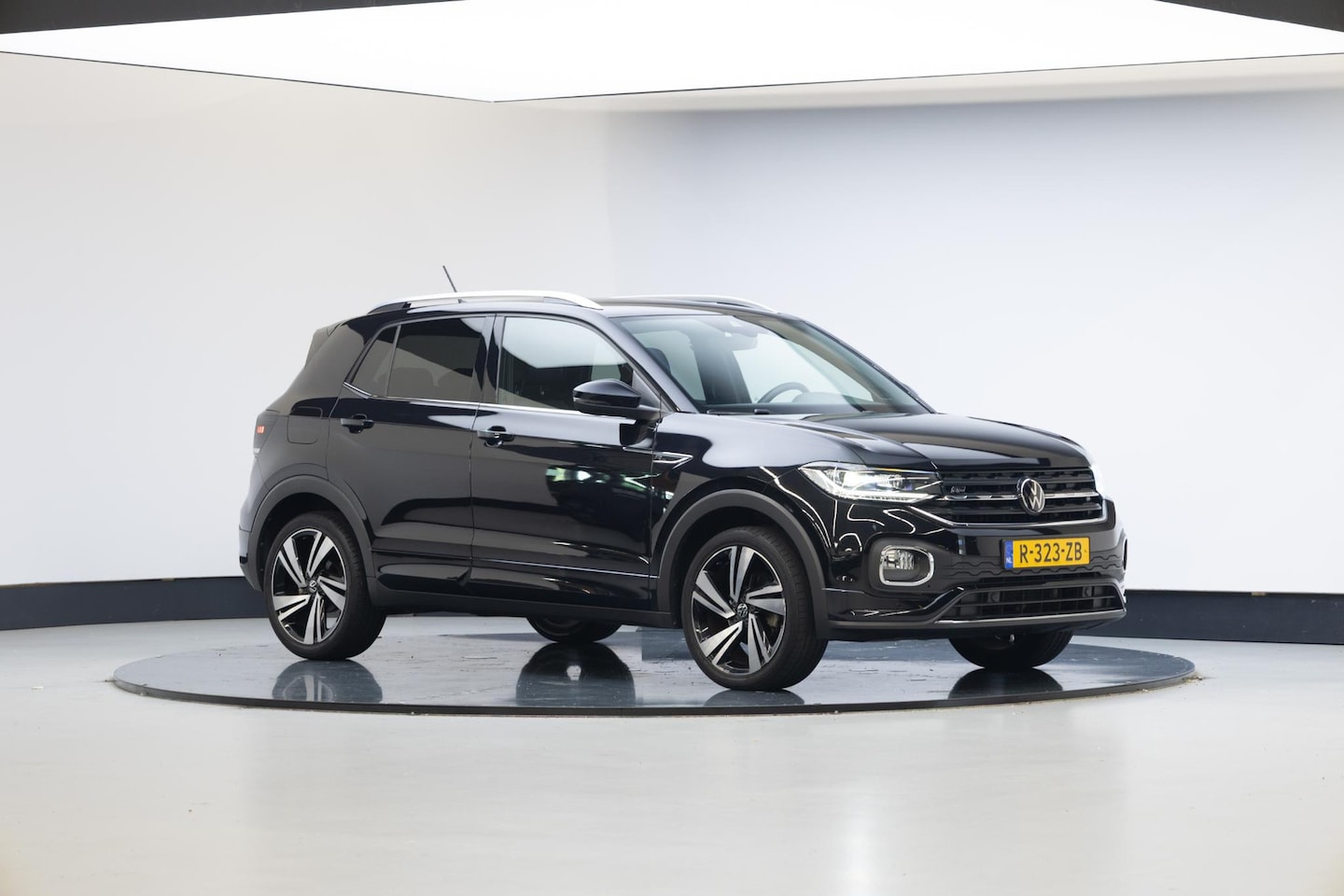 Volkswagen T-Cross - 1.0 TSI R-Line | Camera | Licht en zicht-Pakket | Multimedia-Pakket | - AutoWereld.nl