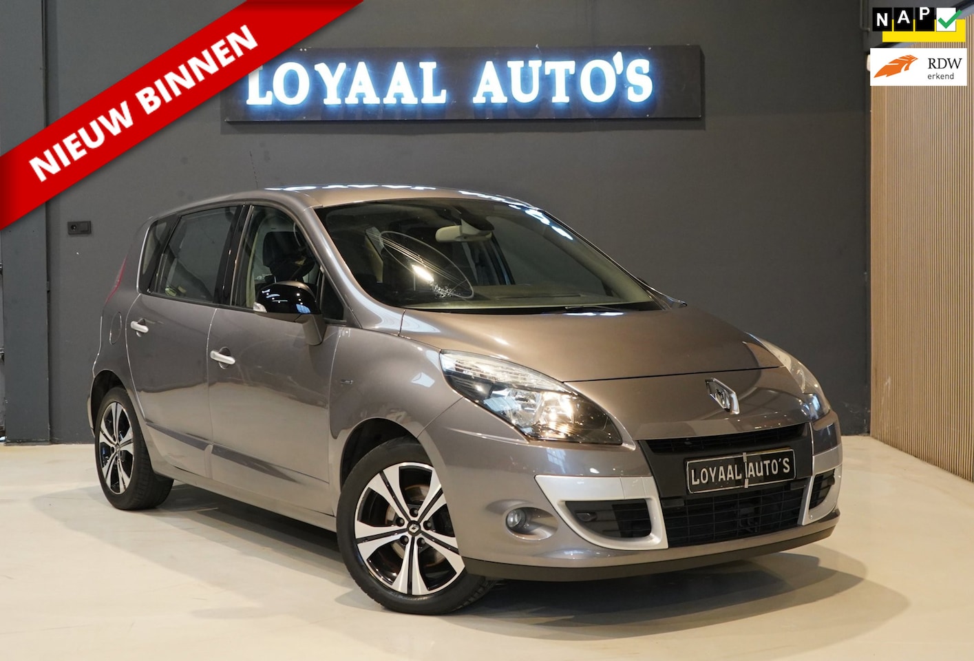 Renault Scénic - 2.0 Bose | AUT | ACHTERUITRIJC. | TREKHAAK | CRUISE | AIRCO | NAVI | NAP | APK - AutoWereld.nl