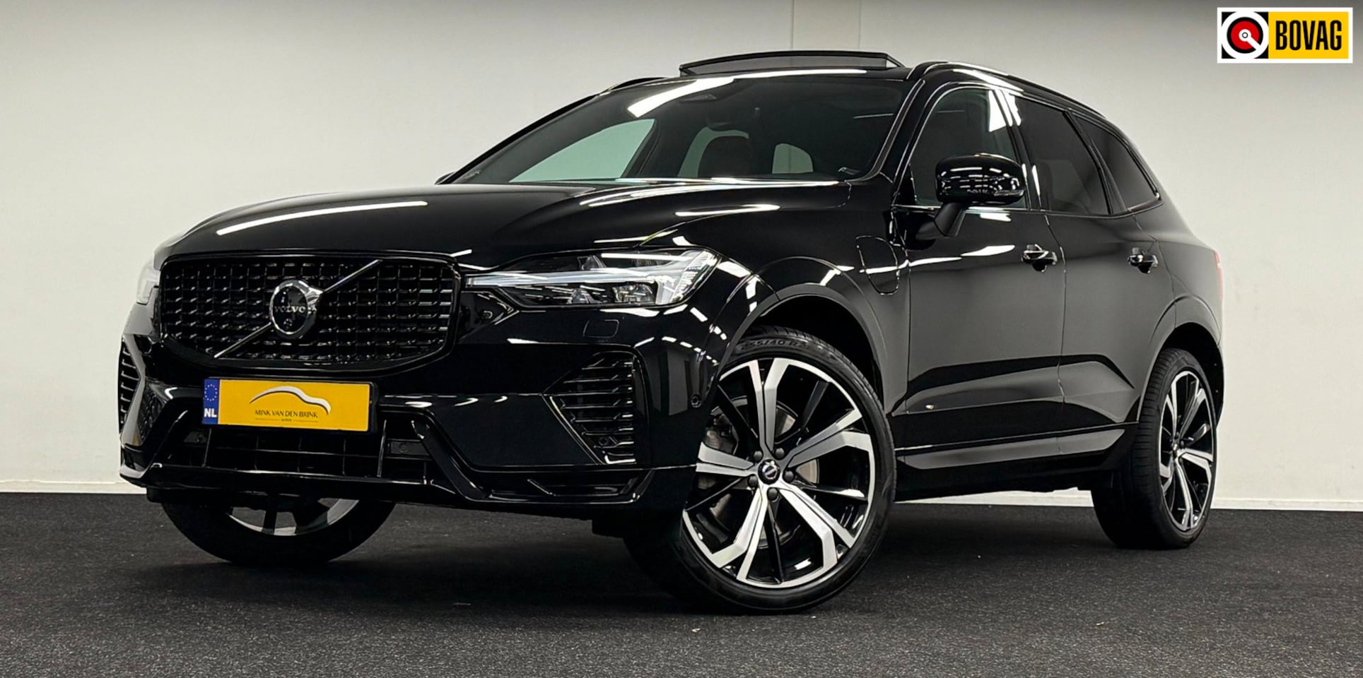 Volvo XC60 - 2.0 T6 Plug-in hybrid AWD R-Design*Facelift*Panodak*Trekhaak*H&K*21''DealerAuto - AutoWereld.nl