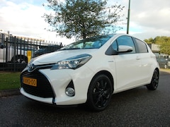 Toyota Yaris - 1.5 Full Hybrid 100pk 5D Aut Dynamic P-Dak Clima Trekhaak