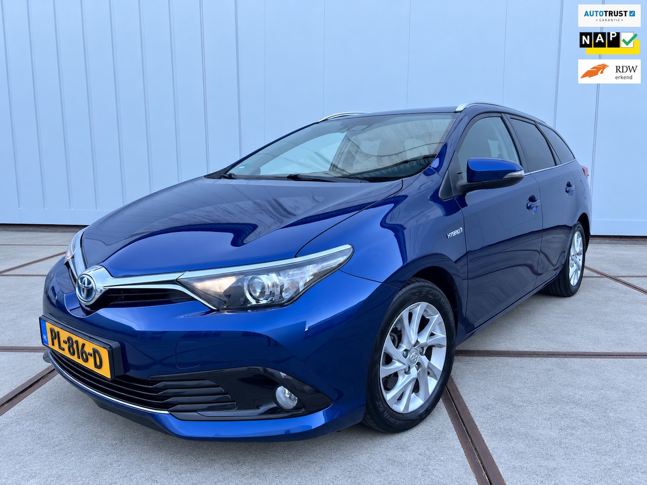 Toyota Auris Touring Sports - 1.8 Hybrid Dynamic Clima | full map navi | lm velgen | sensoren | camera | cruise control - AutoWereld.nl