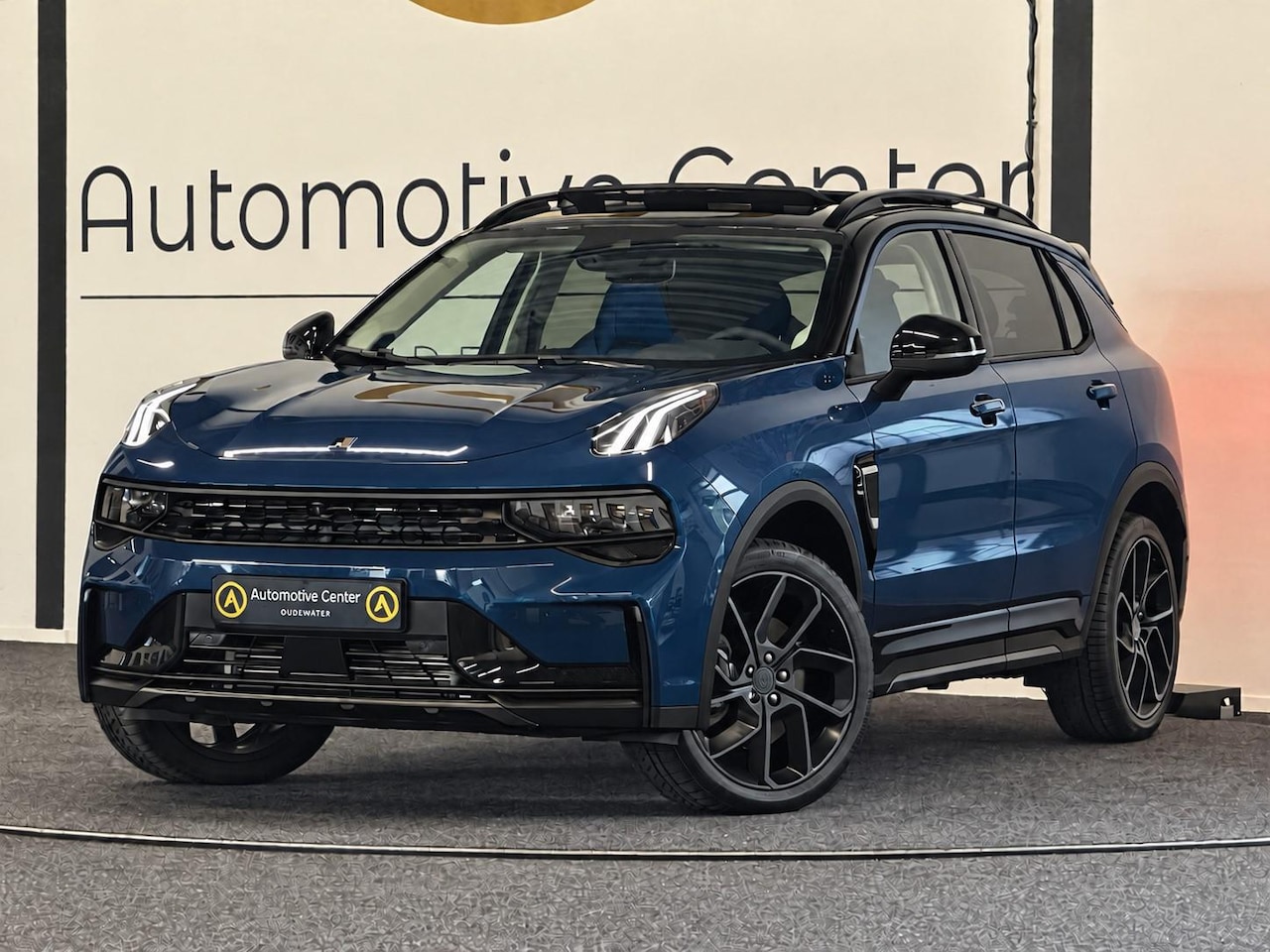 Lynk & Co 01 - 1.5 PHEV MY22 | 6,6 KWH | BLACK-PACK | PANO | 360 - AutoWereld.nl