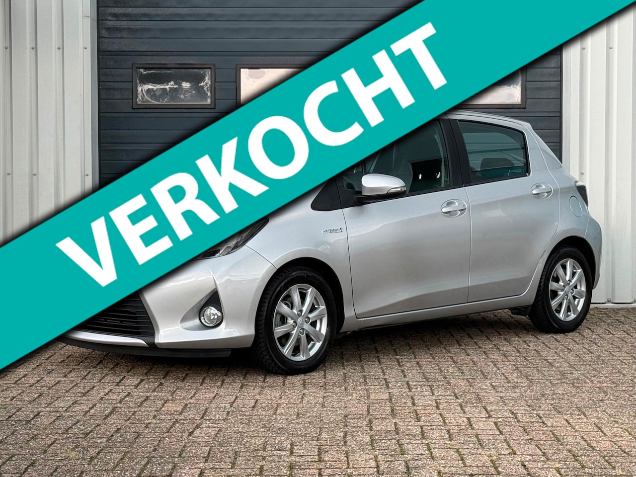 Toyota Yaris - 1.5 Full Hybrid Aspiration 2e EIG/NAVI/CRUISE - AutoWereld.nl