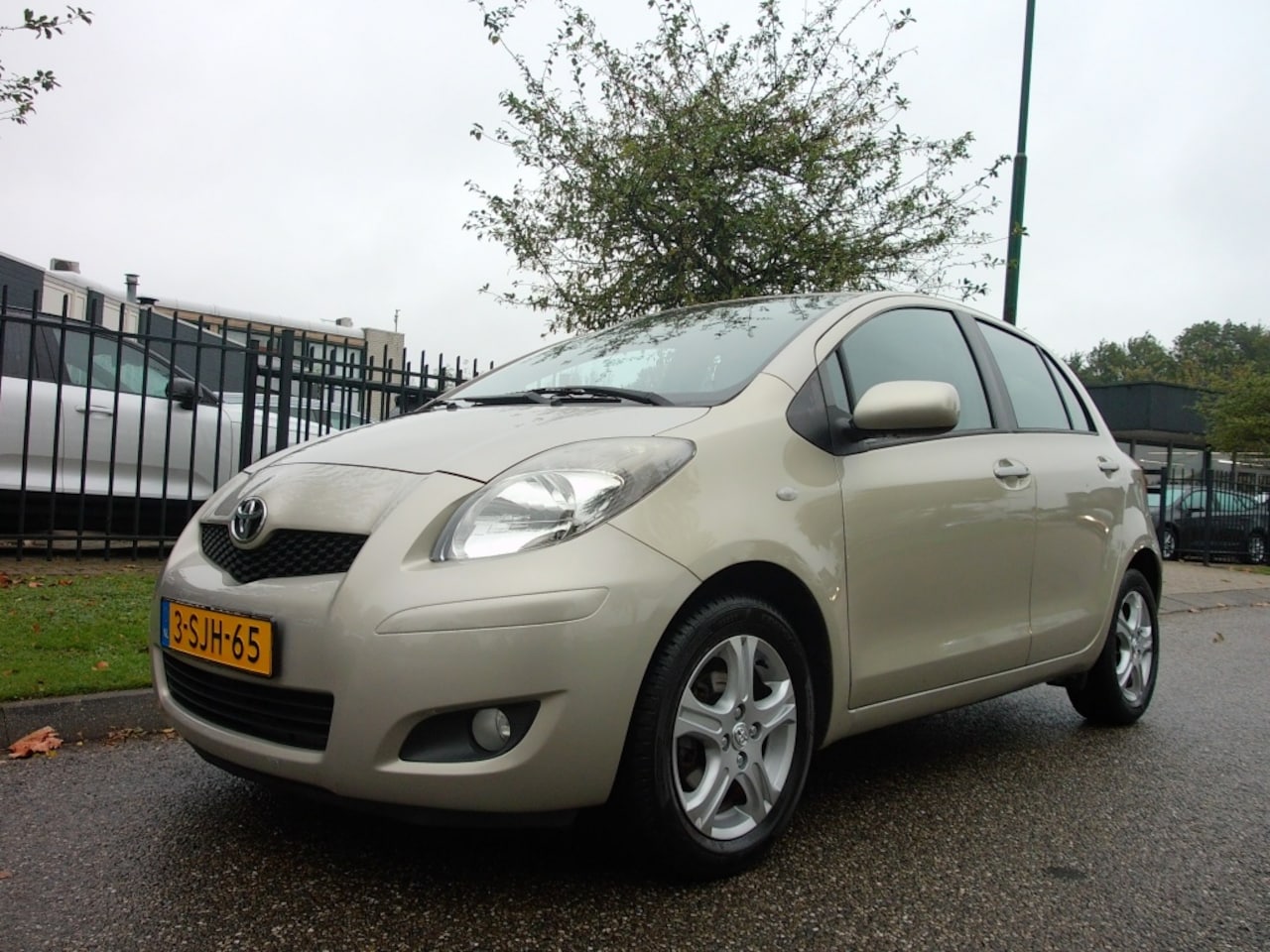 Toyota Yaris - 1.3 16V VVT-I 5DR Automaat Comfort Trekhaak Airco LM Velgen 127.015 KM - AutoWereld.nl