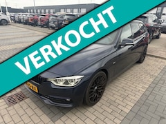 BMW 3-serie Touring - 318d Luxury navigatie LEER airco