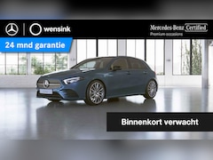 Mercedes-Benz A-klasse - 180 AMG Line | Panoramadak | Night | Multispaaks | Achteruitrijcamera | Stoelverwarming |